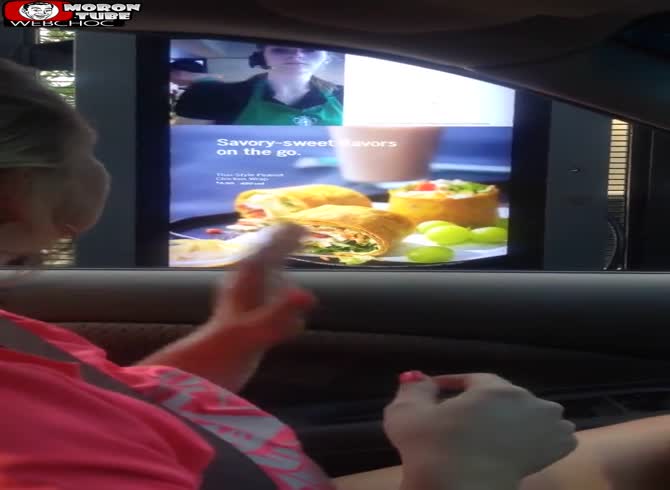 Video: Starbucks adds cutting-edge displays in its vehicles because it considers customers with impairments